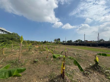 Cho thuê gấp 5000m2 bãi tại Huỳnh Ngọc Huệ, gần sân bay Đà Nẵng, làm sân thể thao, bãi đỗ