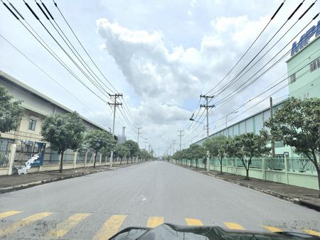 Cần cho thuê nhà máy (3 tầng làm văn phòng, khu sản xuất, kho xưởng) trong KCN Xuyên Á.