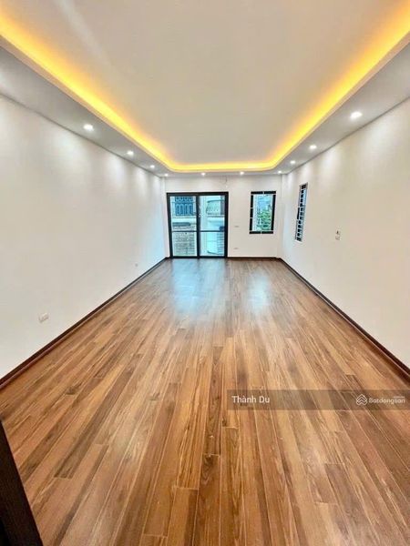 CHO THUÊ NHÀ NGUYÊN CĂN 6T 3PN THANG MÁY ,GARA Ô Tô Cự Khối, gần cầu Thanh Trì, HV Nông Nghiệp