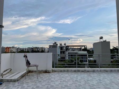 7 triệu/tháng - nhà 2 phòng ngủ 3wc sân rộng rãi hẻm xe hơi Trường Lưu cách Vinhome 10p