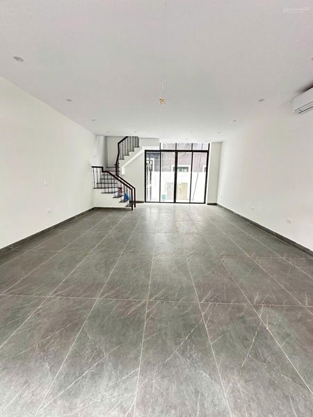 Bảy triệu bao phí hoàn thiện 2 tầng như hình ảnh phù hợp văn phòng