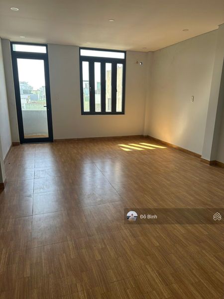 Cho thuê nhà 4 tầng đường 15.5m: Lý Thái Tông - 5PN - 3WC