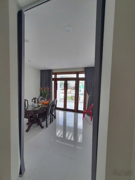 Cho thuê nhà nguyên căn 3 tầng 5pn mặt tiền 2/4, gần bến xe phía Bắc