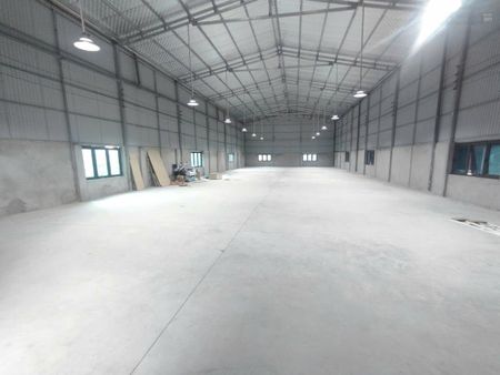 Cho thuê kho đường Đông Mỹ, Thanh Trì, HN. 580m2, cao 8m, có điện 3fa, xe công đỗ cửa. Giá 45k/m2