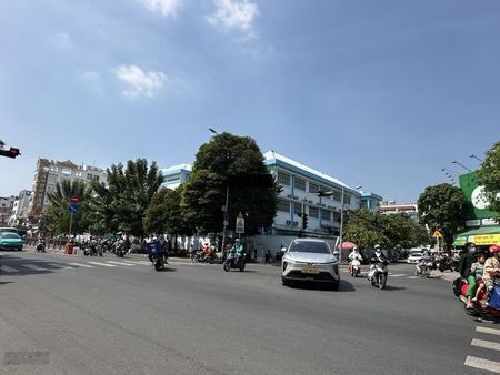 Cho thuê 3000m2 mặt tiền Thống Nhất, ngay Coopmart Bcons PLaza