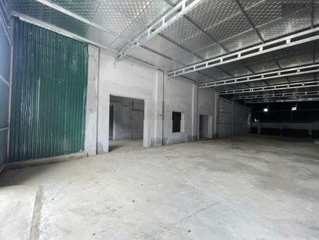 Cho thuê kho xưởng đường Phúc Diễn, DT 380m2, mặt tiền 15m, điện 3 pha, xe 10T đỗ cửa 90k/m