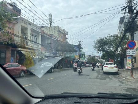 Cho thuê nhà 3 tầng 180m2 (dt đất: 125m2), mặt tiền 8m, 4pn, hẻm ô tô thông ra biển, cách mt 10m
