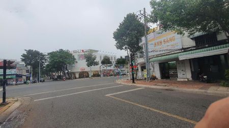Cho thuê mặt bằng góc 2MT trục CMT8, TP Bà Rịa (DT: 200m2) + kết cấu 1tr1l + giá thuê 65tr/th