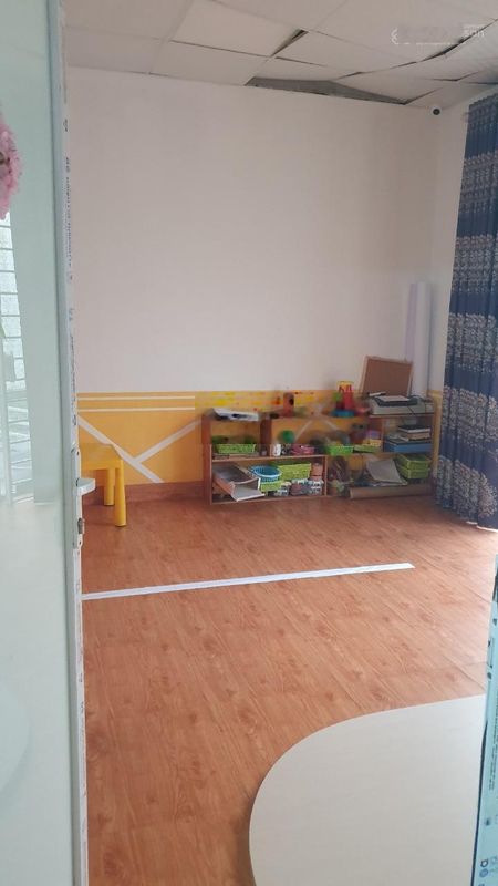Cho thuê nhà lô góc Văn Phú, 110m2, 5 tầng, 22tr/th xe công đỗ cửa