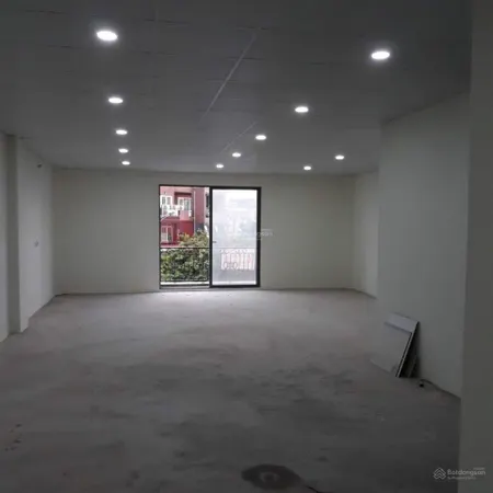 Cho thuê tòa nhà văn phú 126m2, 7 tầng 1 hầm 80tr làm văn phòng, trung tâm giáo dục