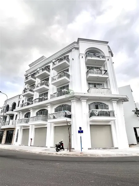 Cho thuê nhà ở kinh doanh 5 tầng 800m2 có pccc ngay lô góc khu vcn phước long