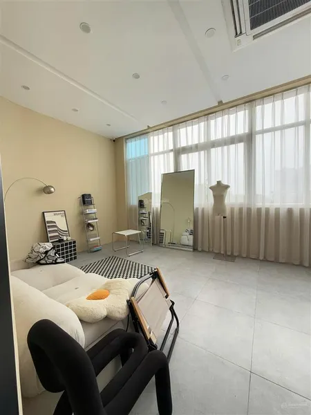 Cho thuê mặt bằng kinh doanh, văn phòng 110m2 tại phố nguyễn ngọc nại, mặt tiền 6m, giá 16 triệu