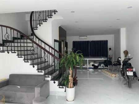 Cho thuê nhà quanh trịnh văn bô. xuân phương, xe tải đỗ cửa, thang máy, điều hoà