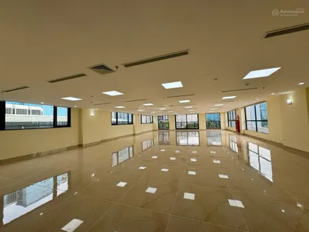 Cho thuê mặt bằng kinh doanh tầng 1, 2 dt 450m2 tại 100 hoàng ngân, hà nội