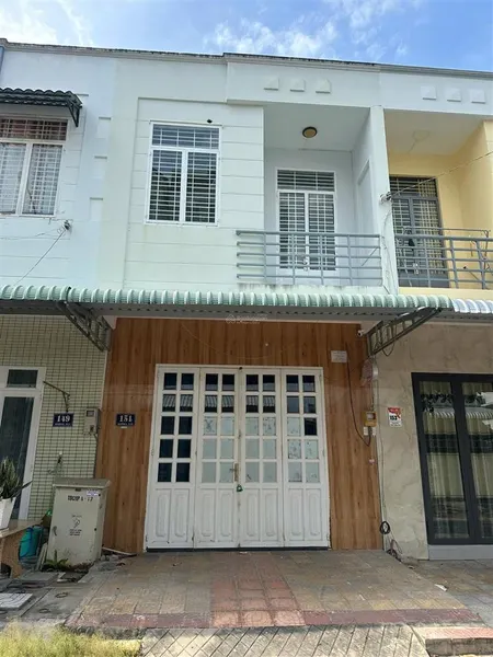 Cho thuê nhà 1 trệt 1 lầu b2 hưng phú 1, 2 phòng ngủ, 2 máy lạnh, đậu oto, lộ 12m, đông nam