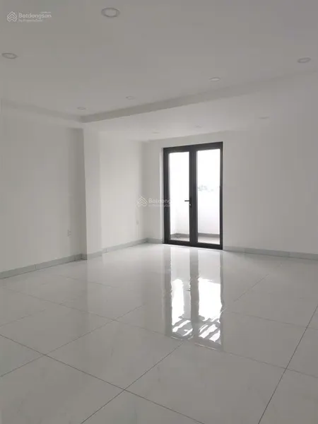 Cho thuê nhà kdt phúc đạt 5*20m, có 5 pn có thang máy