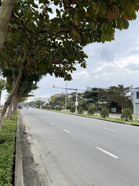 Cho thuê 4 lô mặt tiền biển Nguyễn Tất Thành bên cạnh nhà hàng tiệc cưới Hưng Gia Trần