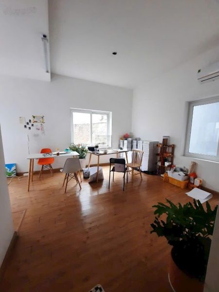 Cho thuê văn phòng, kho tại 46 phố Linh Lang, Ba Đình. Diện tích 90m2, tầng 5. Giá 18 triệu/tháng