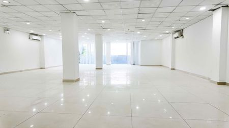 Cho thuê văn phòng sàn 154m2 view kính sáng tại Nguyễn Xí - Bình Thạnh