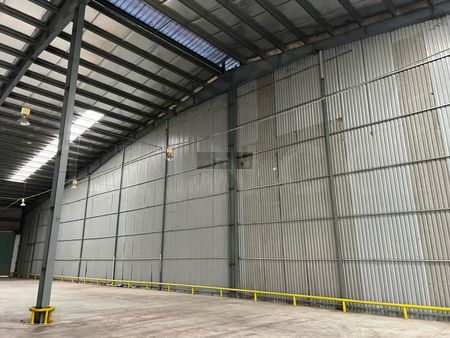 Kho xưởng 1.440m² có DOCK có sân bãi rộng và bảo vệ vòng ngoài, trong khu công nghiệp Tân Phú Thạnh