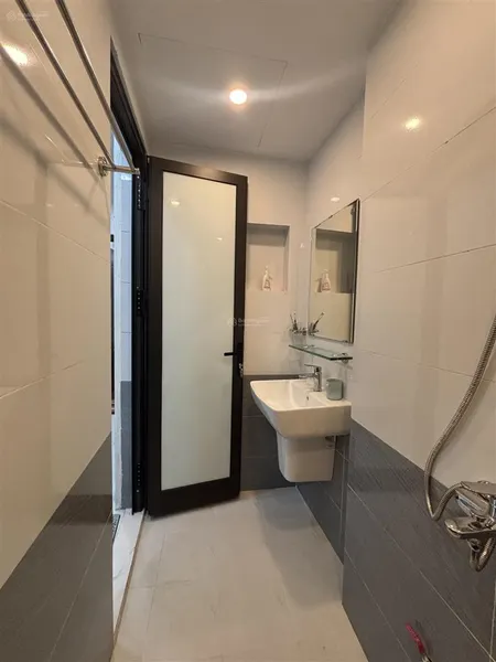 Cho thuê nhà riêng mới xây tại số 85 ngõ văn hương, đống đa, hà nội.