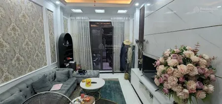 Cho thuê nhà nguyên căn ngõ 75 phú diễn dt 55m2 x 5 tầng, 5pn, 11 triệu nhận nhà ngay