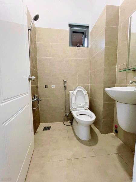 Phòng ban công quận 4 ngay gần chợ Xóm Chiếu