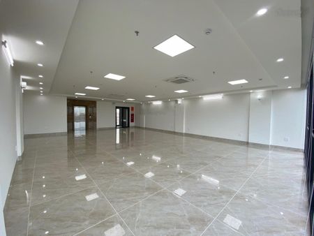 Chính chủ cho thuê nhà lô góc mới Khuất Duy Tiến, 130m2x9T, hầm, thang máy, PCCC, thông sàn, 100tr