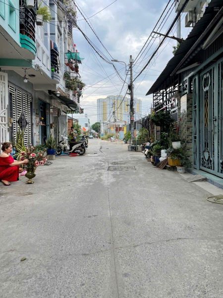 Cho thuê nhà nguyên căn hẻm xe hơi phú định 44m2 - 2 tầng 2_pn _ 8tr/ tháng