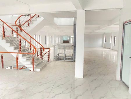 Cho thuê kho 300m2 đường lớn xe tải tại Hoà Khánh Bắc, sẵn điện 3 pha, giá 15 triệu