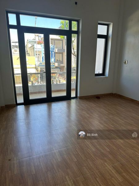 Cho thuê nhà 4 tầng đường 15.5m: Lý Thái Tông - 5PN - 3WC