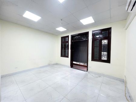 Cho thuê văn phòng tại Trần Vỹ, Mai Dịch, Cầu Giấy, HN giá cực chất 6,5 triệu - 30m2, có ban công