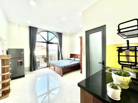 Căn hộ ban công full nội thất ô tô tận nơi gần đh ueh, vòng xoay lý thái tổ