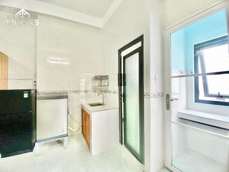 Trống sẵn căn studio tách bếp cửa sổ trời rộng 25m2 nằm ngay CMT8 Q3