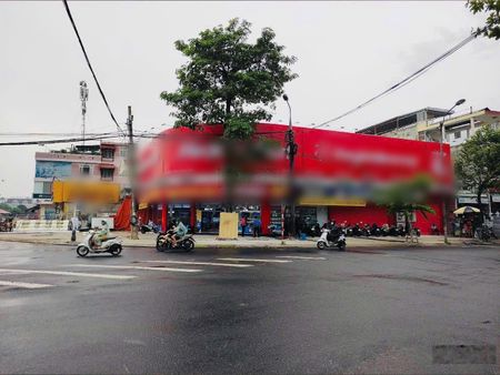 Cho thuê góc 2 mặt tiền Núi Thành & Duy Tân, Đà Nẵng (ngang ~30m)