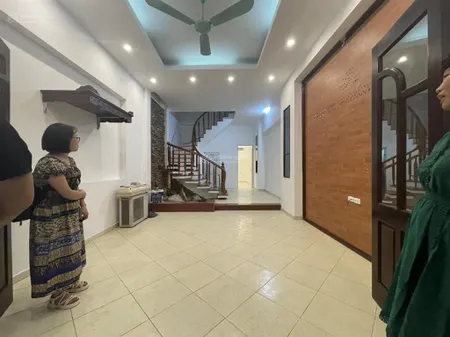 Nhà riêng mặt bờ sông đường hoàng mai tam trinh dt90m2x3t giá 17tr