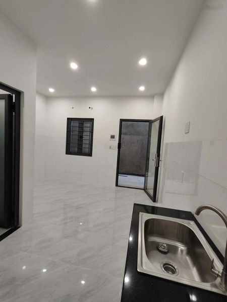 Cho thuê nhà liền kề mới xây 45m2 sau đại học Bình Dương