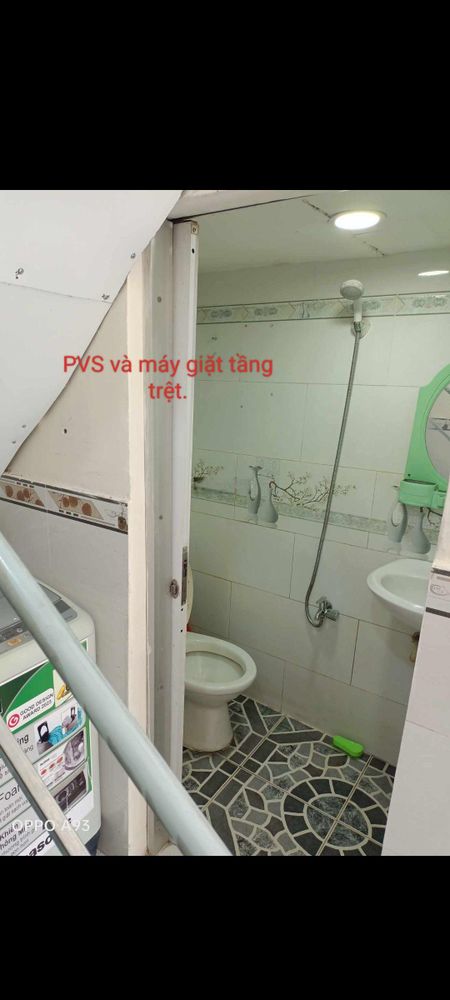 Nhà nguyên căn 2 tầng lầu chỉ sau căn mặt tiền.Hẻm ô tô, xe đậu cửa.