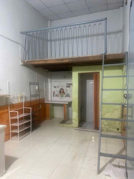 Cho nữ thuê phòng trọ an ninh, yên tĩnh. Nhà mặt tiền cách Cá sấu Hoa cà 300m