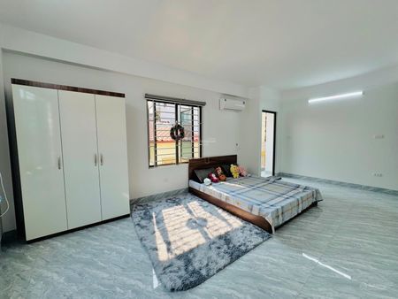 Cho thuê gấp phòng giá rẻ tại Đức Diễn, cửa sổ ban công siêu thoáng, nội thất cơ bản