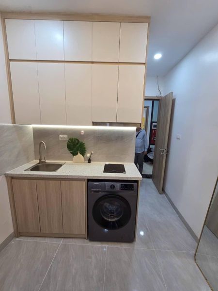 Cho thê phòng mới 22m2, ban công, full nội thất, nhận xe điện tại phố Thành Công, thông Đê La Thành