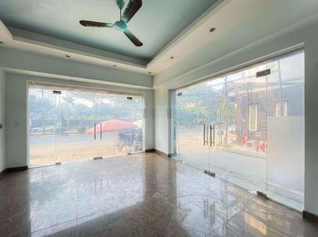 Cho thuê nhà Mặt phố Trần Vỹ vừa ở vừa kinh doanh lô góc 5 tầng 80m 8 phòng, thang máy 40tr/ tháng
