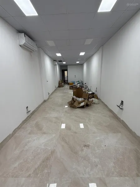 Cho thuê nhà mai dịch, 80m2, 8 tầng, thông sàn, thang máy, 45tr