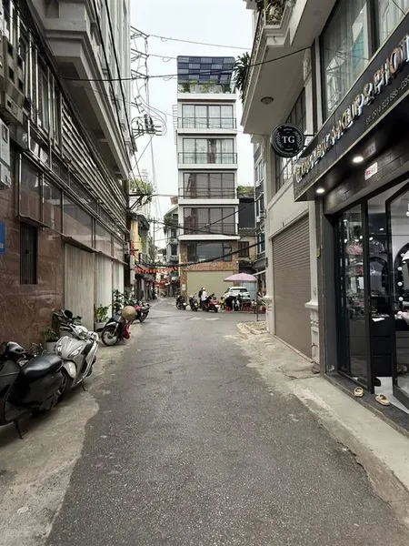 Chính chủ cho thuê nhà 53mx5 tầng,ngõ 135 bồ đề ô tô qua,vị trí đẹp làm văn phòng
