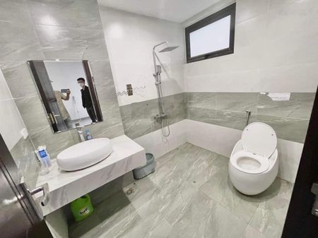 Cho thuê nhà Nguyên Hồng Đống Đa Diện tích: 65m2 x 5 tầng - phân lô - ô tô tránh nhau, 21.5tr/th