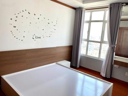 Cho thuê CC Hoàng Anh Thanh Bình, 13 triệu, 90m2, 2PN + 2WC + bếp, view đẹp giá 13tr