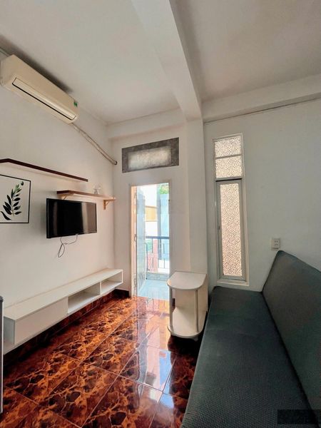 Cho thuê Phòng ban công Hẻm Cô Giang Q1. 28m2 Đầy đủ nt. Giá 6.3tr.
