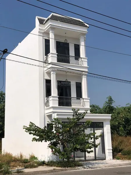Cho thuê nhà 100m2, giá 8 triệu, 3 tầng 3pn, 4wc đối diện kcn chơn thành gọi 0906 443 *** đi xem