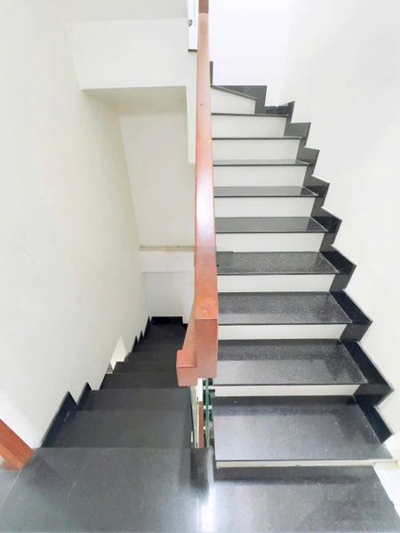 Nhà mới 50m2 2lầu st 4pn 3wc hxh kinh doanh đường số 8 p11