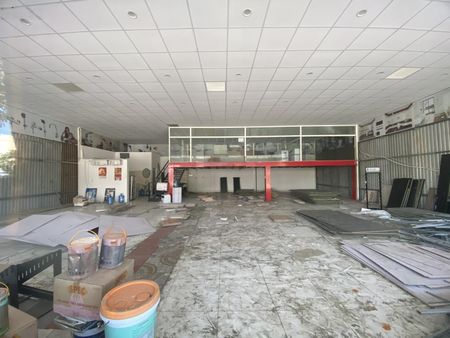 Cho thuê mặt bằng 2 mặt tiền Tôn Đức Thắng . Dtsd 2000 m2 . Vị trí siêu đẹp